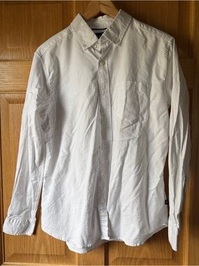 GAP Men's White Long-Sleeve Button-Down Shirt
